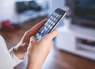 yespunjab's tweet photo. Just 1-minute phone break in classrooms can help students perform better
https://t.co/Vtj5CnerHE
#ScreenAddiction #Classroom #Student #Smartphone #EducationalResearch #TechBreaks #HigherEducation #DistractionInClass https://t.co/AKfNUhmZot