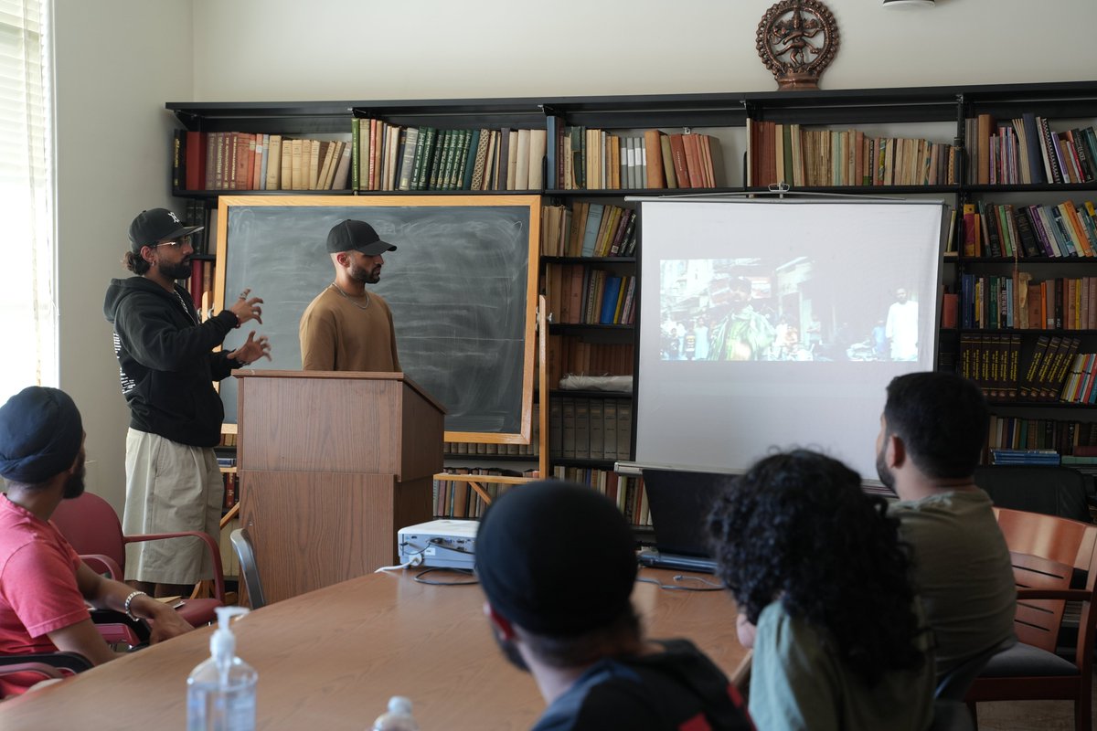 Very fortunate to have <a href="/RafSaperra/">Raf-Saperra</a> &amp; <a href="/Bobby_Kang_/">Bobby Kang</a>  join both Intro &amp; Intermediate Punjabi classes at Berkeley today. They spoke about their engagement with folk Punjabi songs &amp; storytelling - flavours which take form in their music &amp; filmography, videos coming soon!