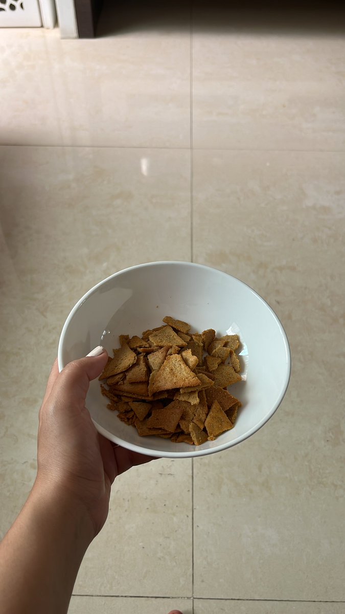 aaryaj154's tweet photo. @OpenSecretSnack really needs to up their game. Ordered their Unjunked Pizza  flavoured chips. The quantity of the chips is worse than that of @LAYS but what’s more concerning is that they’re sweet? How on earth do these taste more like biscuits than pizza flavoured ANYTHING??🙄 https://t.co/cac0QiYme8