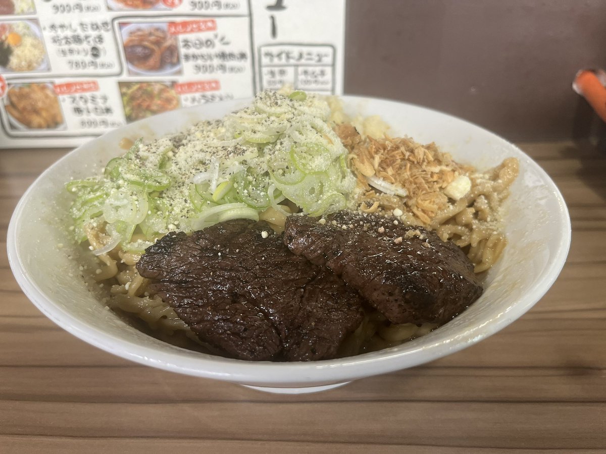 4rwj1's tweet photo. ホルモン焼肉ハレノヒ　南越谷駅徒歩3分

前にあったヒノブタが新しい店に変わって登場❗️昼は汁無しラーメン、夜は本格的な焼肉屋🔥汁無しラーメン白（1000円）食べましたが美味しかった。お肉は超柔らかくてビビりましたね🤤麺大盛り無料でこの値段は安すぎです…※材料切れでネギにしてもらいました https://t.co/S0D4arR56F