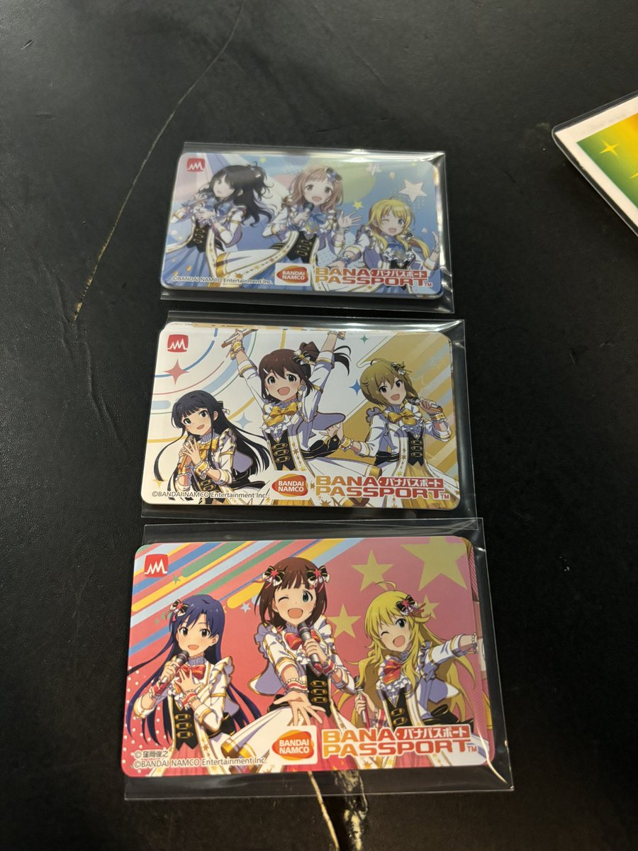 ftb_baul_video's tweet photo. こちらの限定バナパスポート、全12種コンプリートセット6000円で販売開始しました。
ご希望の方は、ゲームコーナーのスタッフまでお声掛けください。

数に限りがあるので、お早めにお買い求めください！

※バラ売りはできません。悪しからずご了承ください。

#アイマス 
#デレマス
#シャニマス https://t.co/x73bzFOWwm