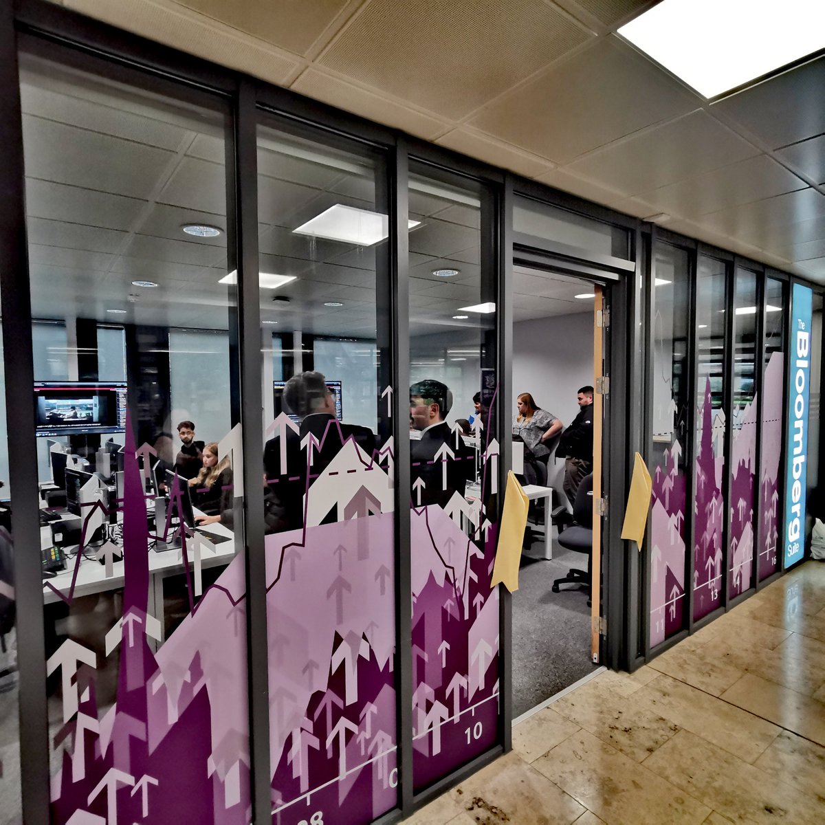 NicholasCatahan's tweet image. Prof Helen Woodruffe-Burton cuts gold ribbon to our brand new @Bloomberg Suite. A labour of love by Helen to bring this inspiring new #learningopportunity to @edgehill 💜 Lead by Jay Cullen, Paul Marsters &amp;amp; #EHU teams, &amp;amp; a most insightful introduction by Max Weir of @BloombergUK