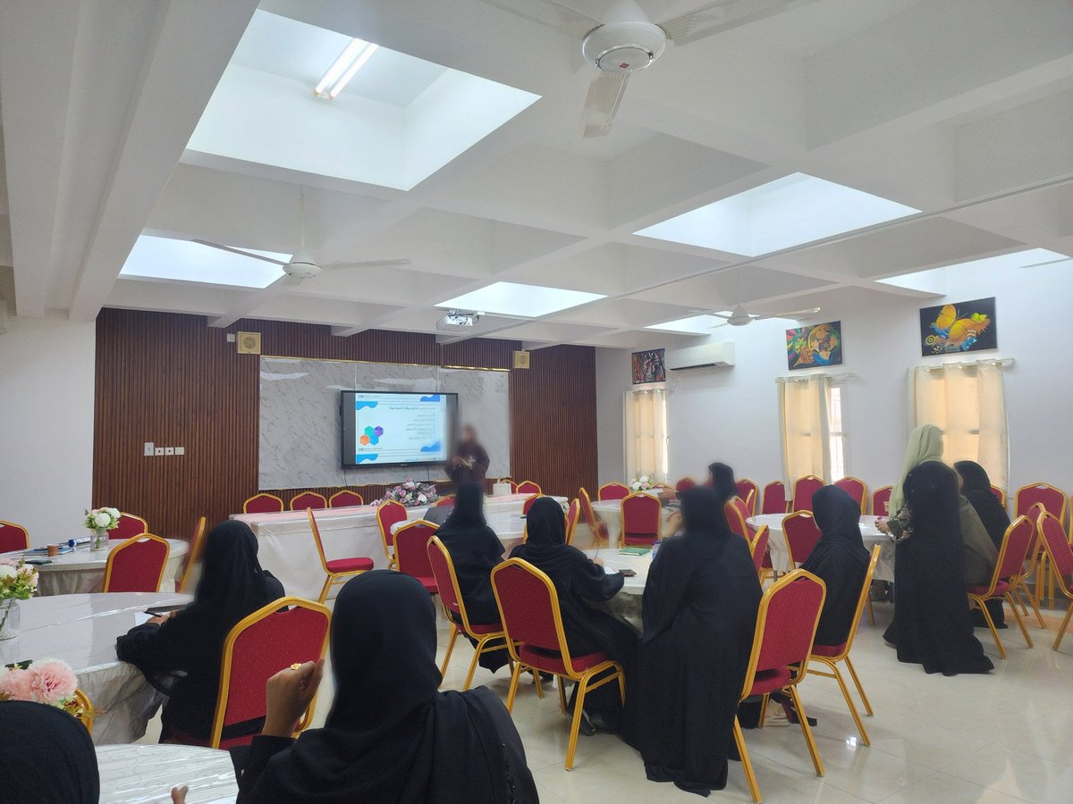 جانب من حضوري لورشة مايكروسوفت  للمدربة المعتمدة أ. منى الغداني صباح اليوم في القاعة متعددة الأغراض بالمدرسة ضمن الفريق بالمدرسة .
#فعاليات_تعليمية_شمال_الباطنة 
#تعلم_مستدام