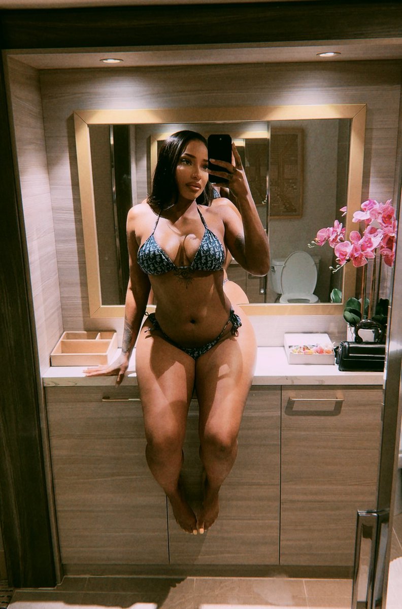 TheLeARobinson's tweet photo. Vegas Dump. ✨✈️ EP almost done and I’m so proud. https://t.co/jaXtFuX32U