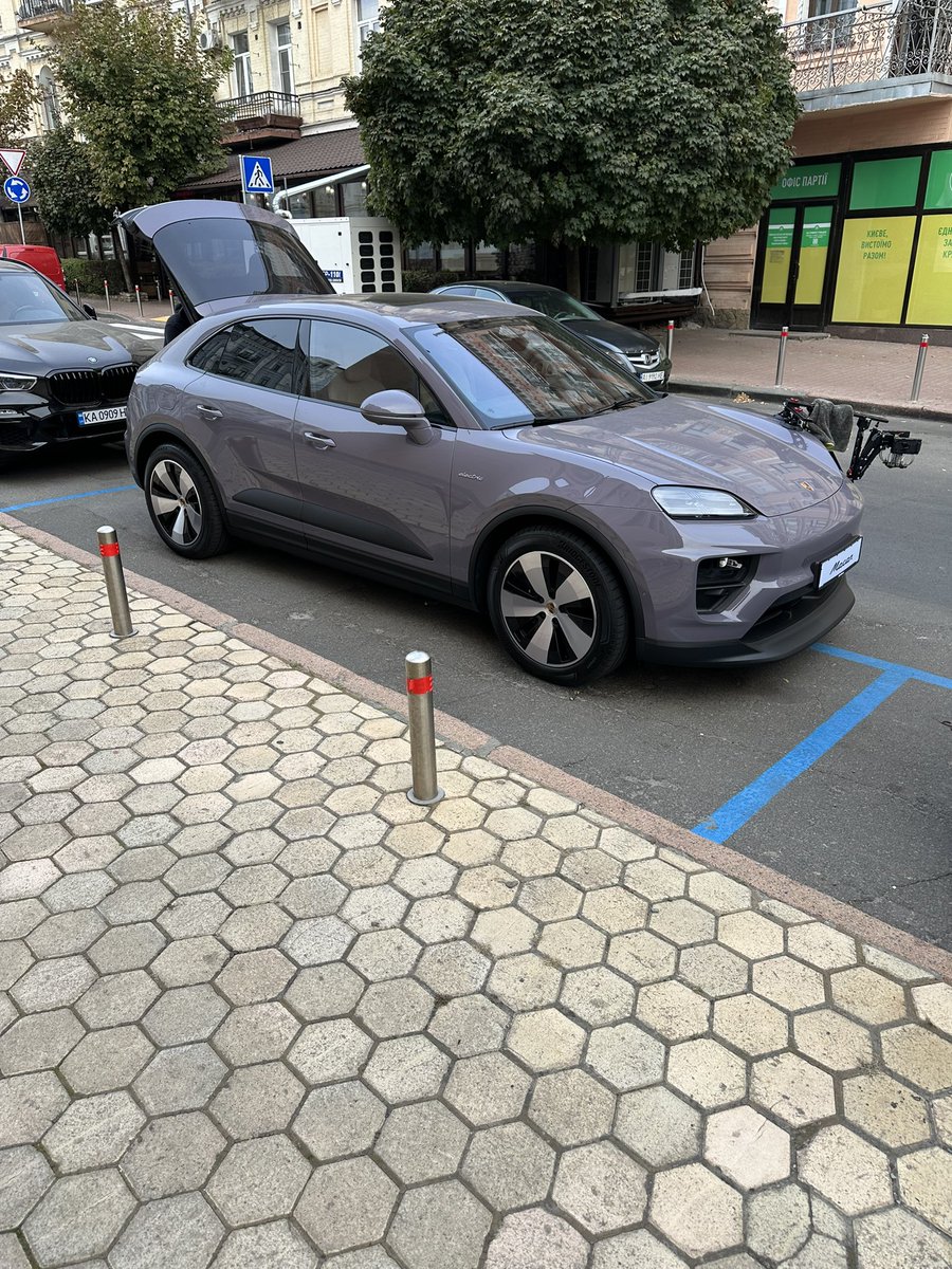 Electric Macan