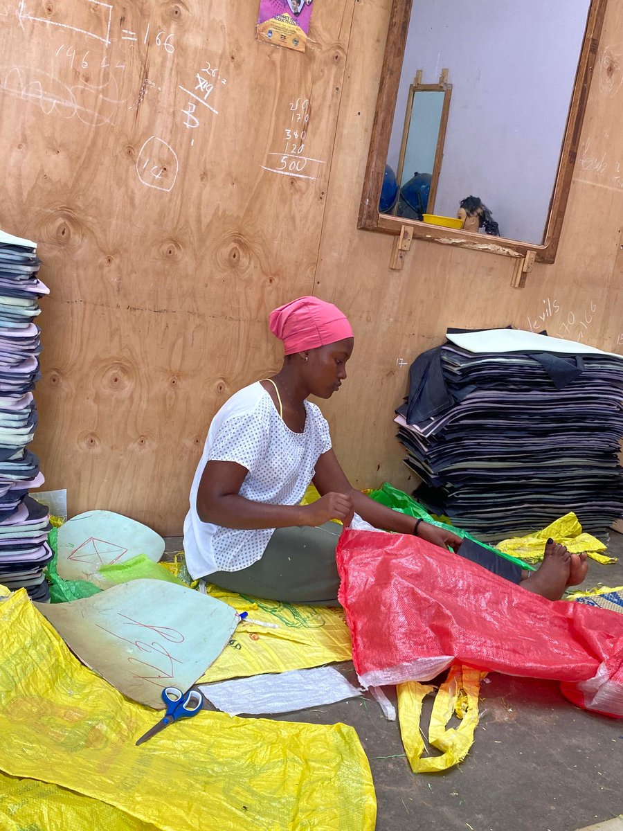 smartgirlsug's tweet photo. Turning plastic waste into Eco-friendly fashion is no easy task, but the results are stunning! Our Ecojua #SmartBags are crafted by talented young women who turn discarded materials into something remarkable, reducing waste and promoting sustainability. #SmartGirlsUg https://t.co/lYpjnBZVQ4