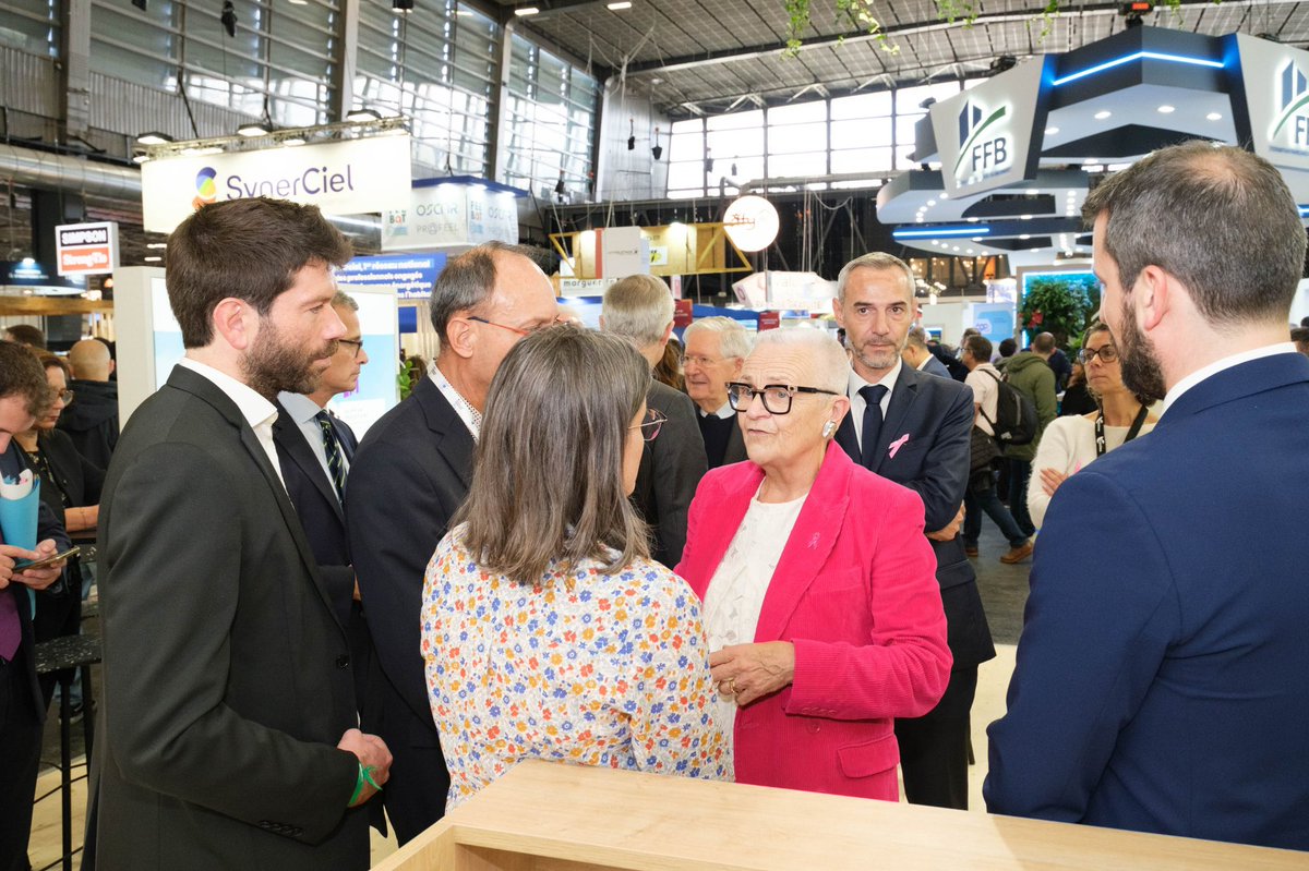 FrancoiseGatel's tweet photo. Présente au salon @Batimat pour rencontrer les acteurs du bâtiment, maillons essentiels de la vitalité et du développement de nos territoires ruraux. 

Nous travaillons avec un objectif commun : participer à la réussite de la France. 🇫🇷 https://t.co/64E4i7ypjv