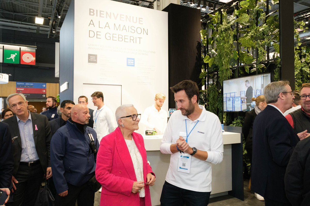 FrancoiseGatel's tweet photo. Présente au salon @Batimat pour rencontrer les acteurs du bâtiment, maillons essentiels de la vitalité et du développement de nos territoires ruraux. 

Nous travaillons avec un objectif commun : participer à la réussite de la France. 🇫🇷 https://t.co/64E4i7ypjv