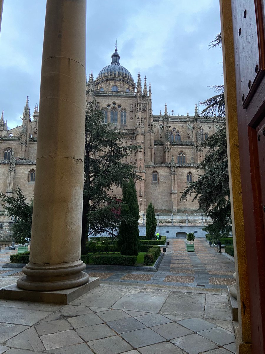 latemode8's tweet photo. 🎓🏰 Welcome to the Faculty of Philology, we have started with the registration from 8:15 to 9:00 in Palacio de Anaya🏰🎓

#LModE8 https://t.co/y1tLUGOCDW