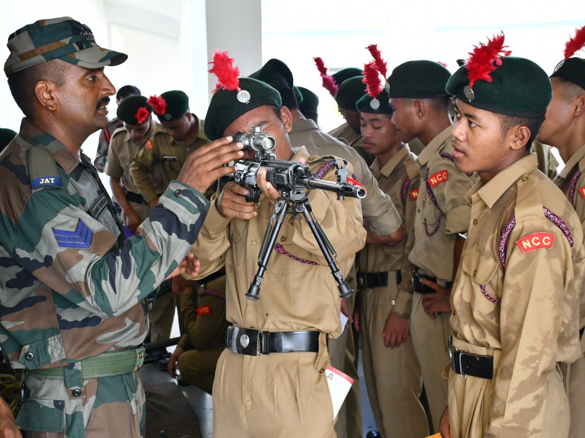 Spearcorps's tweet photo. #SpearCorps, #IndianArmy organised camps for #NCC #Cadets at Lekhapani in #Assam and Rayang in #ArunachalPradesh, wherein over 60 #Cadets including girls experienced thrilling activities like #RockClimbing, #WeaponTraining, #SmallArmsFiring, #PhysicalTraining and also witnessed  #WeaponandEquipment display. 
The cadets interacted with the soldiers and were motivated to join the #IndianArmedForces and contribute towards #NationBuilding.

@adgpi
@easterncomd
@nccner

Facebook - https://t.co/5rhbpuA5K0

Instagram -  https://t.co/DHrdfki6Gm