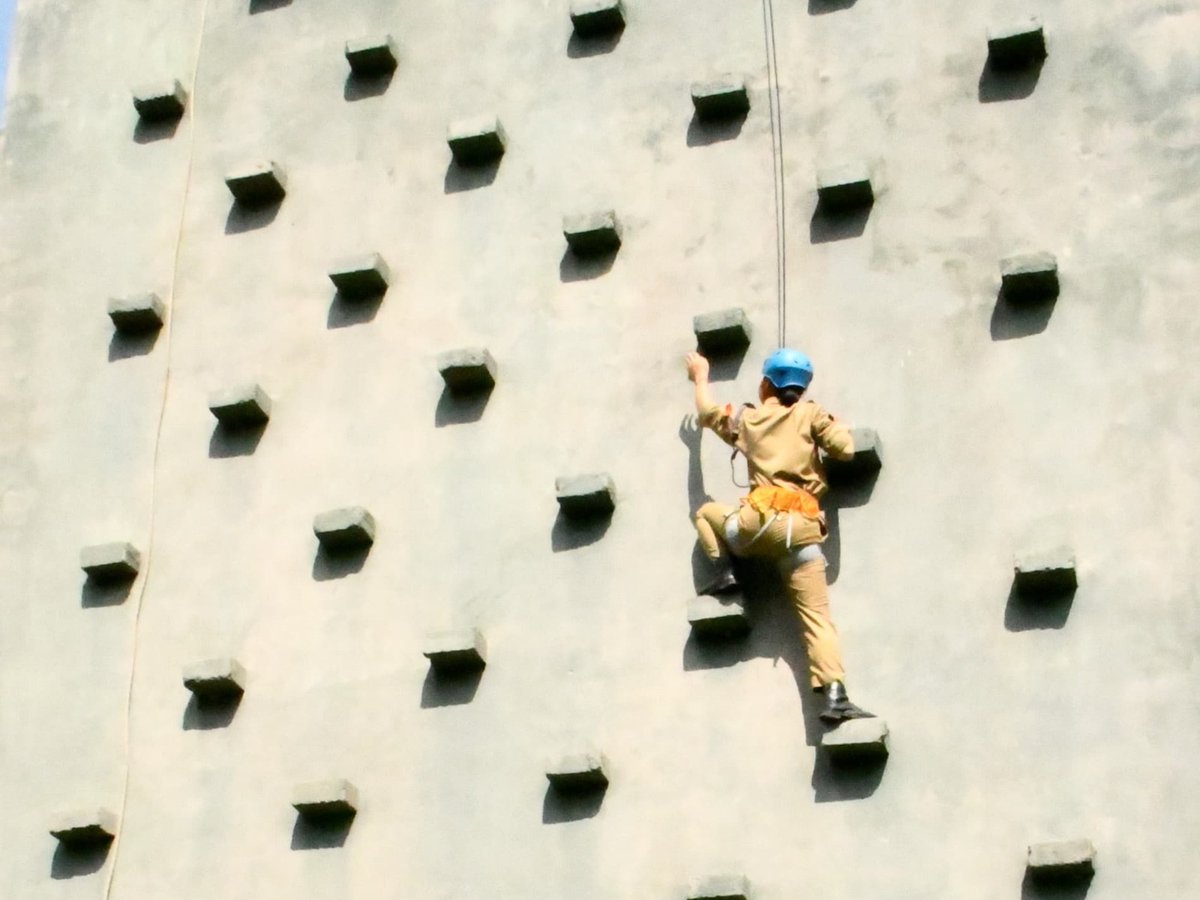 Spearcorps's tweet photo. #SpearCorps, #IndianArmy organised camps for #NCC #Cadets at Lekhapani in #Assam and Rayang in #ArunachalPradesh, wherein over 60 #Cadets including girls experienced thrilling activities like #RockClimbing, #WeaponTraining, #SmallArmsFiring, #PhysicalTraining and also witnessed  #WeaponandEquipment display. 
The cadets interacted with the soldiers and were motivated to join the #IndianArmedForces and contribute towards #NationBuilding.

@adgpi
@easterncomd
@nccner

Facebook - https://t.co/5rhbpuA5K0

Instagram -  https://t.co/DHrdfki6Gm