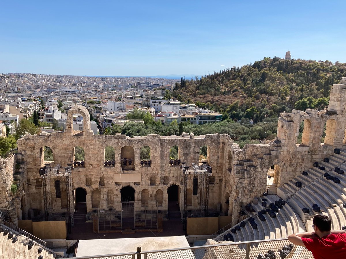 MachuraJerzy's tweet image. Z tournee po Helladzie 🇬🇷 ☀ 🌊 🏛 🚙 🫒 🎶 💔 💙 🤩

Teatr Dionizosa - Odeon Heroda Attyka...🏛️ 🎭😲

Pierwszy raz tu byłem przed laty - wieczorem, podczas spektaklu   🕺 💃🎶 - oczarowanie 🤩

#Greece #Athens #Odeon #Albumpodrozy #travelphotography #Acropolis #theater
📷/my/ 🇬🇷