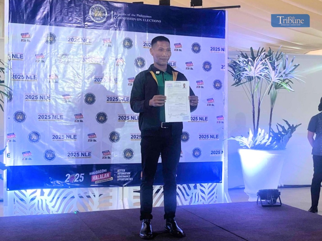 tribunephl's tweet image. #Halalan2025: Vendors Party-list files their papers at Manila Hotel. They are led by internet personality and food entrepreneur Deo Jarito Balbuena, aka “Diwata.” | Via Gabriela Baron

#Diwata #DailyTribune