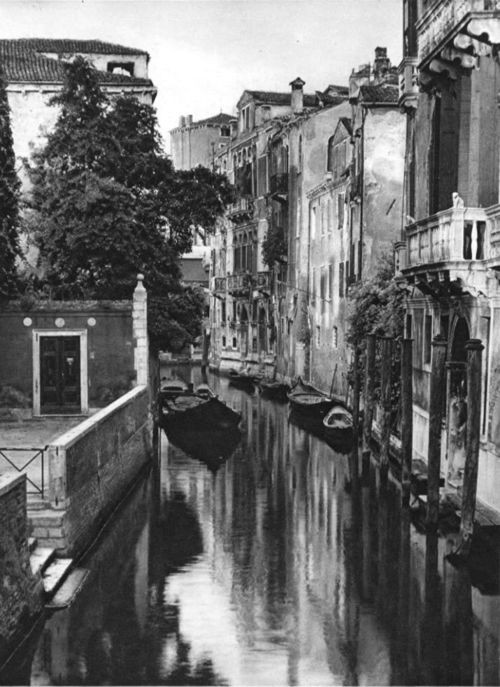 Cambia canale

Rio dei Frari, Venezia 1920

© Kurt Heilsker