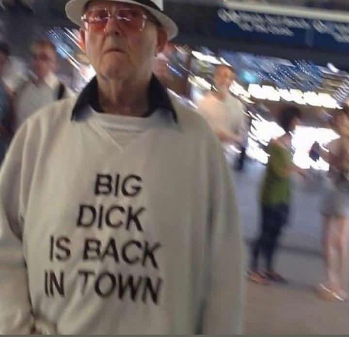 _brinxinx's tweet image. A compilation of the Funniest write ups on innocent people’s clothes you will ever see on the internet 😂😂😂😭😭

A thread