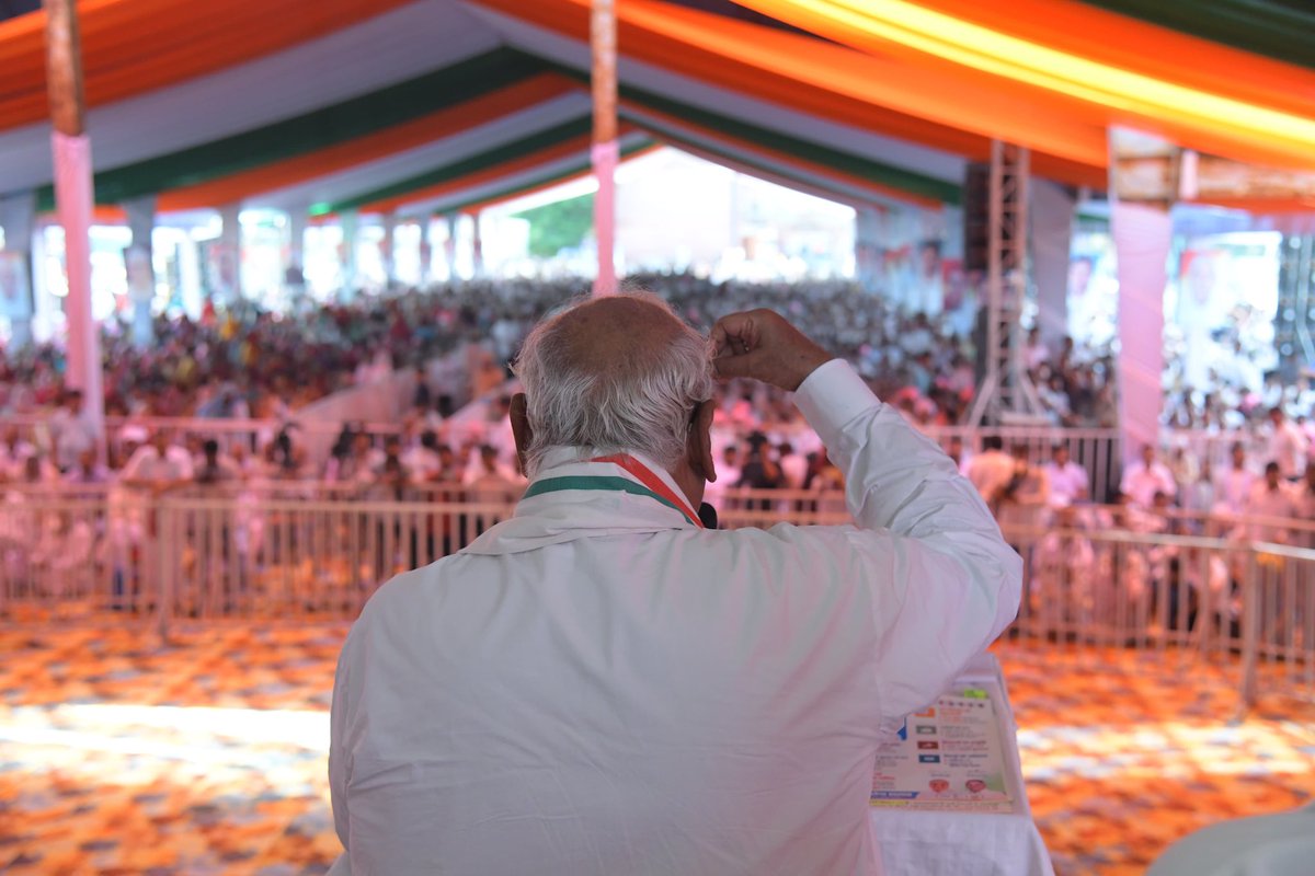 आज राष्ट्रपिता महात्मा गाँधी जी और भारत के दूसरे प्रधानमंत्री लाल बहादुर शास्त्री जी की जयंती है। मैं इन दोनों महान हस्तियों को नमन करता हूं।

महात्मा गाँधी जी ने सत्य और अहिंसा का पाठ पढ़ाया। कहना नहीं चाहता लेकिन आज के सत्ताधारी लोग कितना सच बोलते है और कितना झूठ।

मोदी जी तो