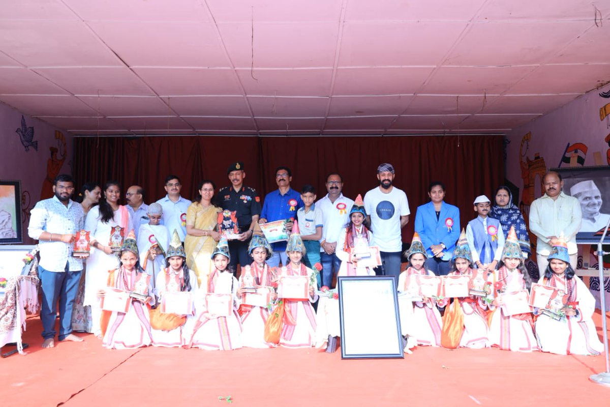 ahmednagarcantt's tweet photo. Swacchta hi Seva:
Safaimitras' dedication is a cornerstone of the Swachh Bharat mission, making cities and towns more livable- Brig. Russell D'souza 

#SBD2024 &amp; #SHS2024 #SwachhataHiSeva2024  
@PddeScPune
@SpokespersonMoD
@SwachhBharatGov
@MoHUA_India
@pddesc 
@adgcantts_dgde https://t.co/RYuIz4MaIt