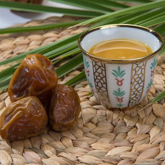 faseeh_ethraa's tweet photo. إِذَا صَمَدَتْ حُمَيَّاهَا أَرِيبًا 
مِنَ الْفِتْيَانِ، خِلْتَ بِهِ جُنُونَا!
#القهوة_السعودية 
#اليوم_العالمي_للقهوة https://t.co/oZggXiYd3A