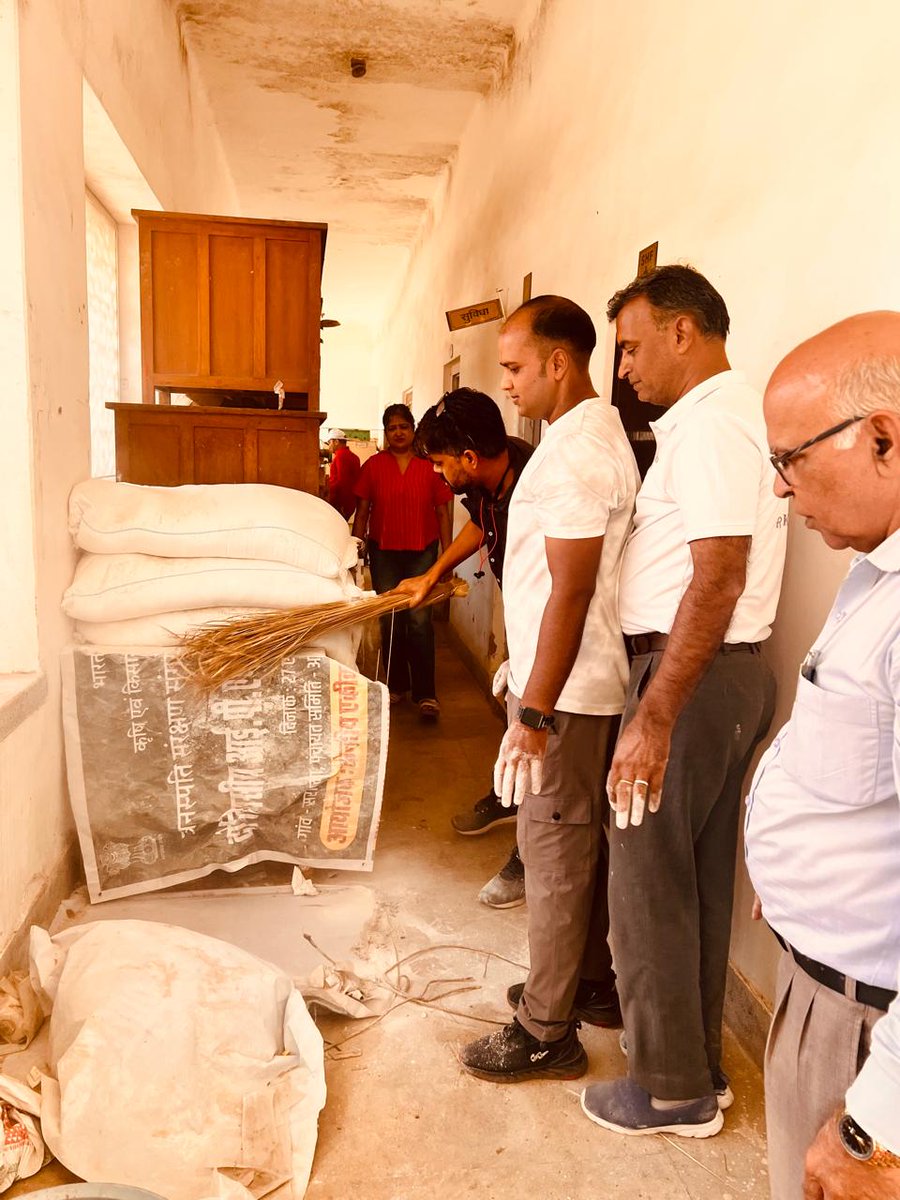 LCIPMCJPR's tweet photo. Glimpses of cleaning drive organized by LCIPMC JAIPUR on the occasion of #SHS2024 #SBD2024 in office premises https://t.co/1CJfq1nRwH