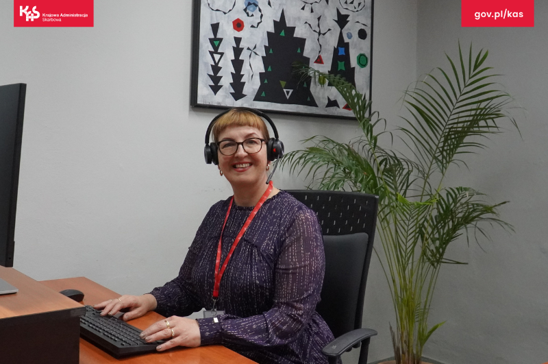 KAS_Wroclaw's tweet photo. #InfoliniaKAS
📱(+48) 22 330 03 30 - dla połączeń z telefonów komórkowych
☎️801 055 055 - dla połączeń z telefonów stacjonarnych
Dzwoniący na #InfoliniaKAS uzyskają informacje podatkowo-celne, a po potwierdzeniu tożsamości kodem #telePIN również informacje indywidualne. https://t.co/1qKpprj0EW