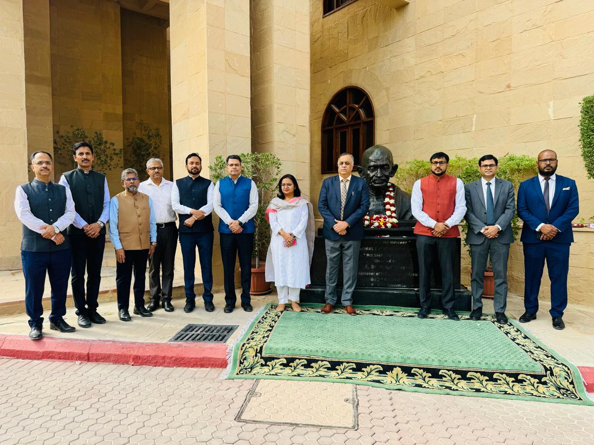 IndianEmbRiyadh's tweet photo. On #GandhiJayanti2024, Ambassador Dr Suhel Khan and Embassy officers paid floral tributes to Mahatma Gandhi.
“Non-violence is the greatest force at the disposal of mankind”, Mahatma Gandhi had said. His timeless teachings are most relevant in current times.

@MEAIndia https://t.co/jxIRL62rFN