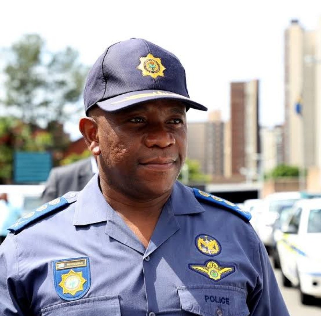 Sonndi_M's tweet photo. Lieutenant-General Nhlanhla Mkhwanazi is doing God's work... Protecting the vulnerable and dealing with the criminals decisively. 🙏
#SafeSA🇿🇦 https://t.co/oQtFqUMX8r