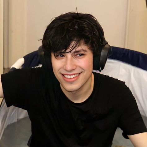 RJulemand44718's tweet photo. some of my fav George pics https://t.co/HEU8Pb17fj