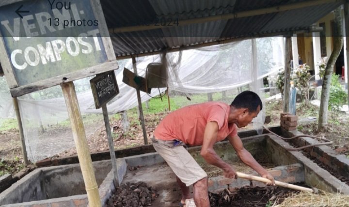 P3Hahim's tweet photo. As a part of "Swachhata Hi Seva" programme during "Swachhata Divas", on 2nd October  2024; P3 Unit Hahim undertook activities like rearing field disinfection, cleaning of grainage building &amp; equipments and filling of vermin compost pit etc. #SHS2024 https://t.co/fD2R3D92DA