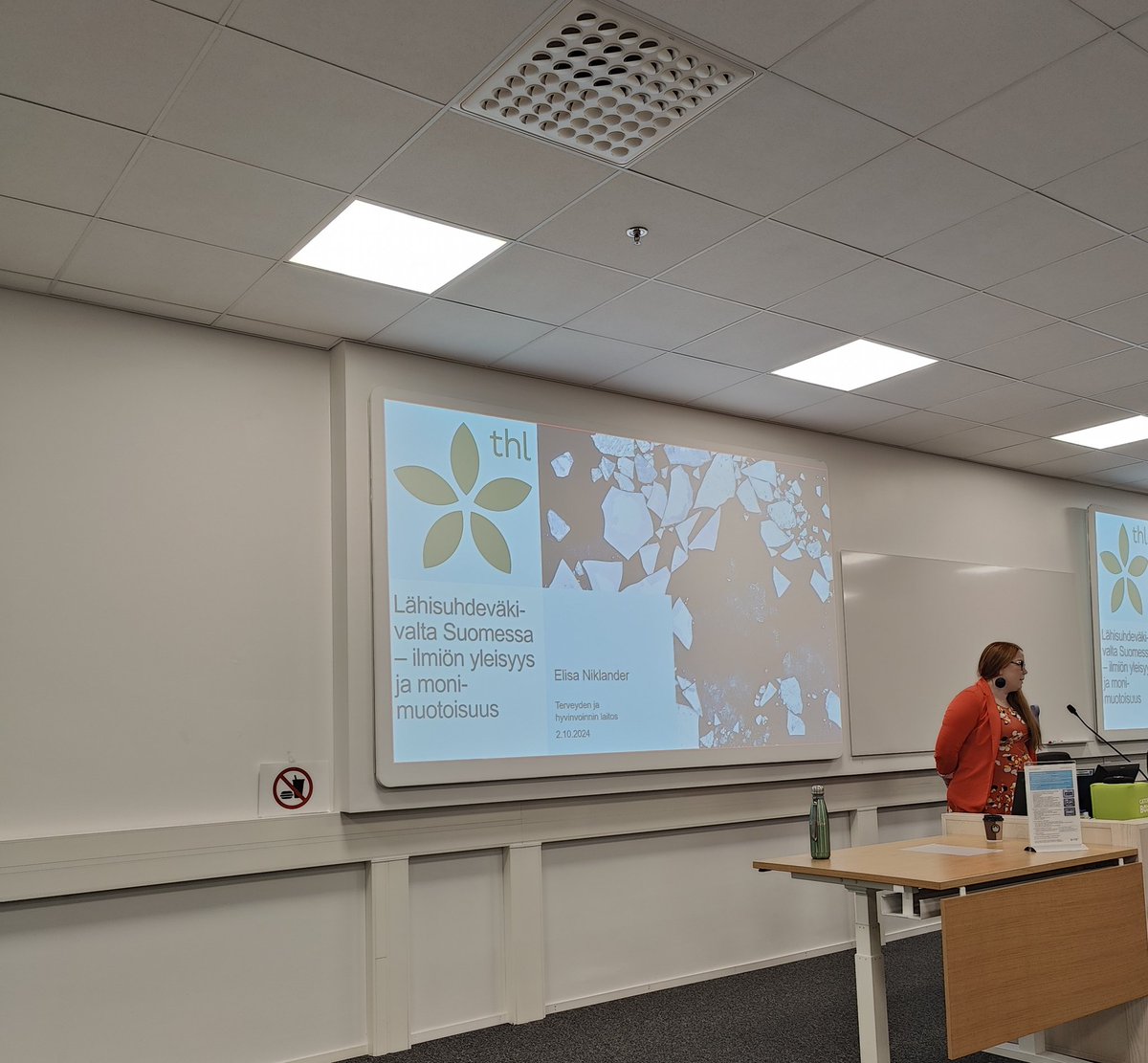 Kansainvälisen väkivallattomuuden päivän -seminaarissa <a href="/ElisaNiklander/">Elisa Niklander</a> "Lähisuhdeväkivalta on usein piilossa ja alkaa salaa hiipien, jolloin sitä on vaikea tunnistaa itse tai myöskään ammattilaisten tunnistaa" #väkivallattomuudenpäivä #varha #turunensijaturvakoti