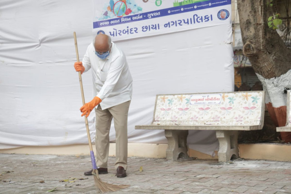 ddo_porbandar's tweet photo. સ્વચ્છ ભારત મિશન થકી પૂજ્ય બાપુને સ્વચ્છાંજલિ...

#SHSGujarat2024
#SBD2024
#SHS2024
#10YearsOfSwachhBharat
@CMOGuj @mansukhmandviya @kunvarjibavalia @monakhandhar @IasChandra @arjunmodhwadia @GujDCoffice @InfoPorbandar https://t.co/eLpKcmiTRG