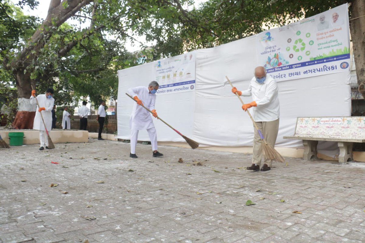 સ્વચ્છ ભારત મિશન થકી પૂજ્ય બાપુને સ્વચ્છાંજલિ...

#SHSGujarat2024
#SBD2024
#SHS2024
#10YearsOfSwachhBharat
<a href="/CMOGuj/">CMO Gujarat</a> <a href="/mansukhmandviya/">Dr Mansukh Mandaviya</a> <a href="/kunvarjibavalia/">Kunvarji Bavaliya</a> <a href="/monakhandhar/">Mona Khandhar IAS</a> <a href="/IasChandra/">Manisha Chandra IAS</a> <a href="/arjunmodhwadia/">Arjun Modhwadia</a> <a href="/GujDCoffice/">Guj DCoffice</a> <a href="/InfoPorbandar/">Info Porbandar GoG</a>