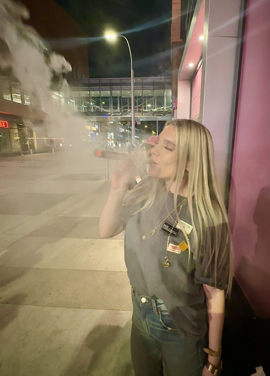 GrowLightPark1's tweet photo. 💨💨💨 https://t.co/Zw6ADog1wW