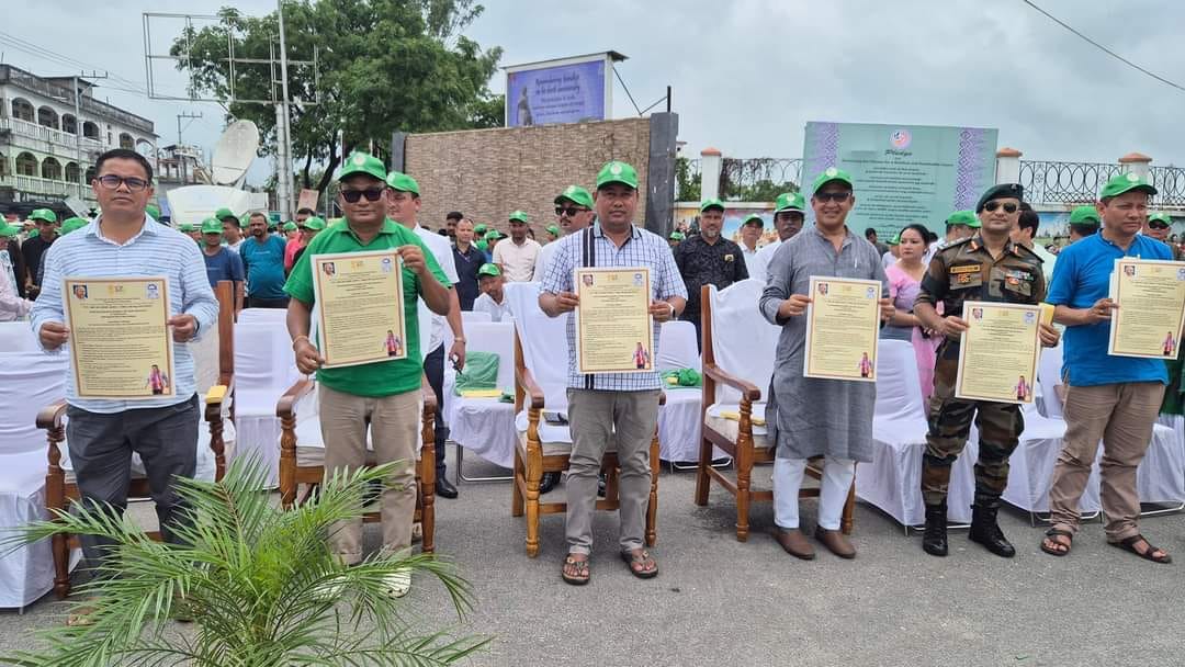 airnews_ghy's tweet photo. #GandhiJayanti2024 is celebrated in Kokrajhar, Assam with various events that highlighted the values and teachings of Mahatma Gandhi. 
#AkashvaniPics: Preetam

#SBD2024 l #SHS2024
#SwacchataHiSeva
#10YearsOfSwachhBharat https://t.co/RPdnOoo2UT