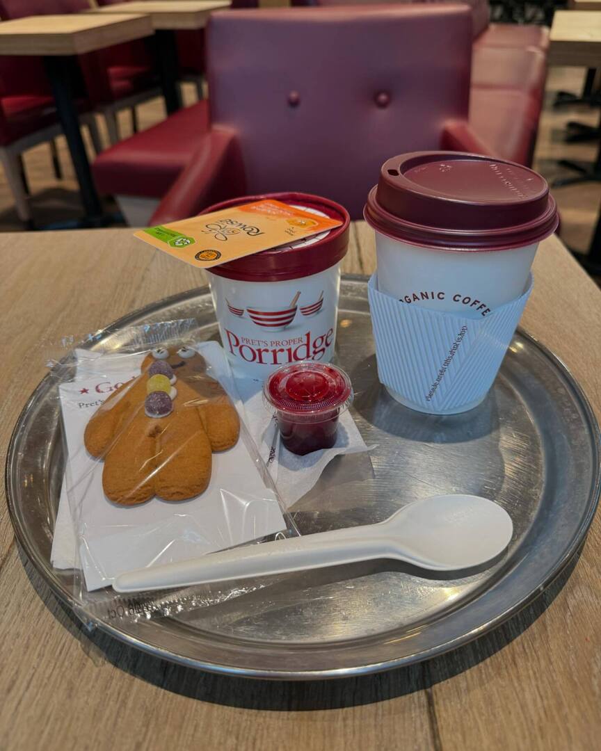 Timothy_Hughes's tweet photo. Thank you @pret for the gingerbread biscuit #Pret #holborn #bloomsbury #pretamanger #gingerbread #gingerbreadcookies #gingerbreadbiscuits #breakfast #breakfasttime #london #london🇬🇧 #londonist #londonlife #londoner #londoners #earlgrey #earlgreytea #high… https://t.co/cNpngPeAID https://t.co/tM3Ym1h3ir