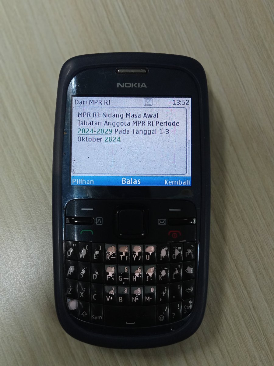 bangsari's tweet photo. Dear, pemerentah.

Mohon maaf saya bukan anggota dewan.

Btw, terima kasih sms nyasarnya. https://t.co/XrYp61w0xI
