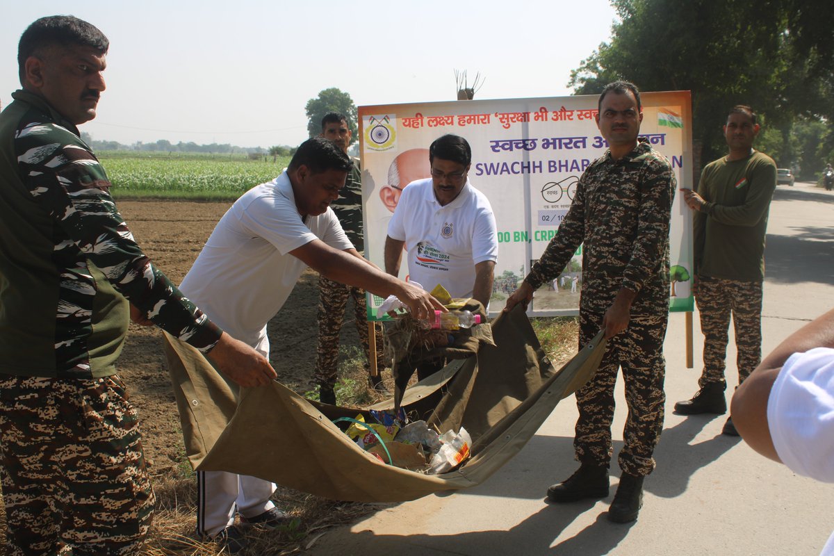 Crpf200's tweet photo. A Swachhata Campaign organized by this unit on 02nd Oct 2024 at Govt. Sarvodaya vidyalaya,  Surhera, Najafgarh, New Delhi in presence of IG (Med), DD (Med) and all ranks of this unit. @Special Campaign 4.0, @PIBHomeAffairs , @PMOIndia , @DAPRG_GOI https://t.co/yKmvbPk1kR