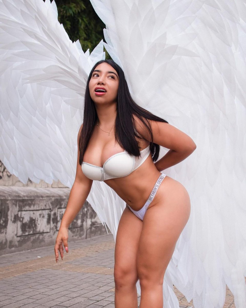 24KHeart_Gold's tweet image. Feeling those Wednesday seductive vibes and letting the afternoon take me on a wild ride as I flow with an angel 😇 @i_am_yukti
Who else is ready to let loose and have some fun?! #WildWednesday #SeductiveVibes #LetLoose #FlowLikeAnAngel #HumpDayFun 
@Komal__bhatiya