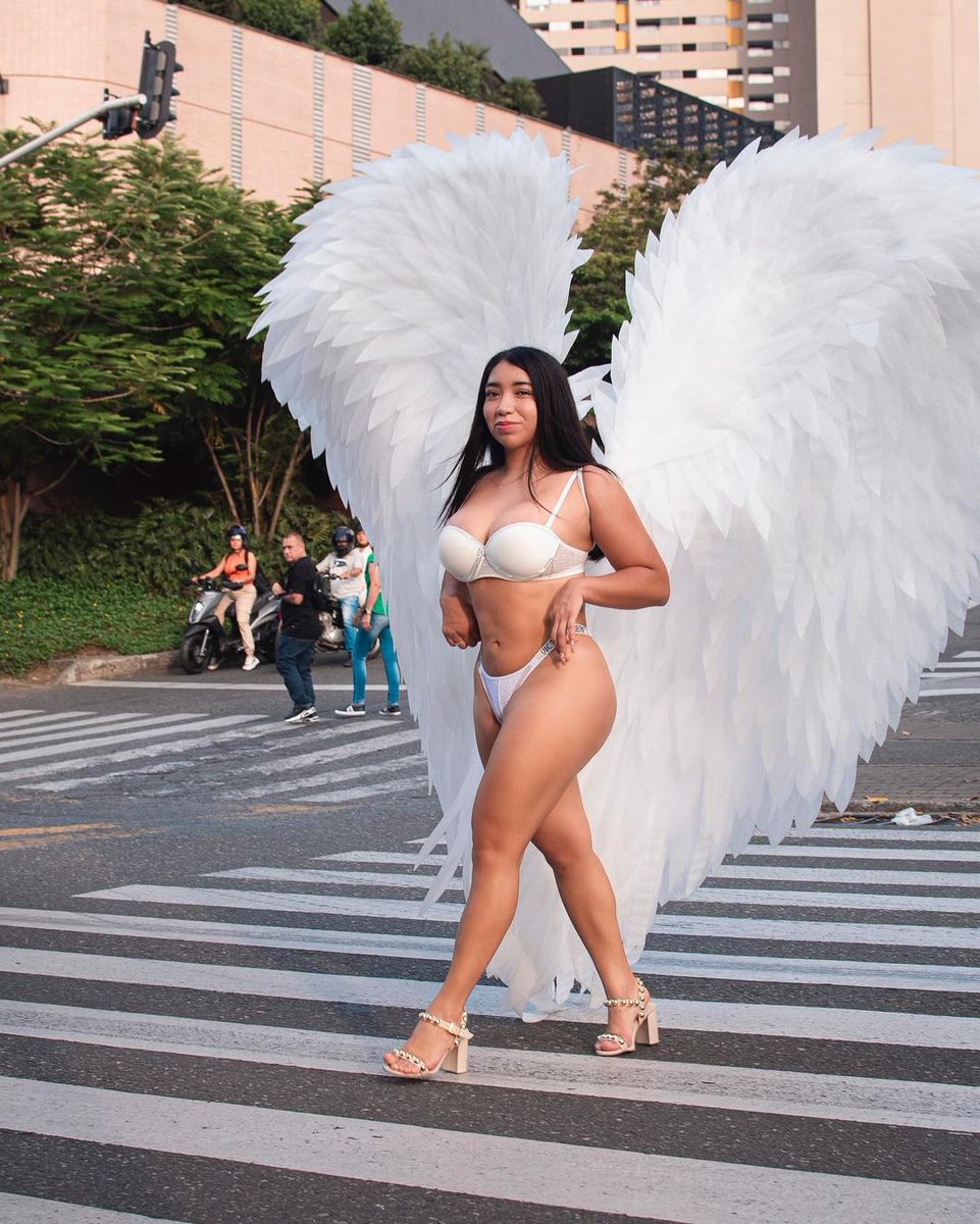 24KHeart_Gold's tweet image. Feeling those Wednesday seductive vibes and letting the afternoon take me on a wild ride as I flow with an angel 😇 @i_am_yukti
Who else is ready to let loose and have some fun?! #WildWednesday #SeductiveVibes #LetLoose #FlowLikeAnAngel #HumpDayFun 
@Komal__bhatiya