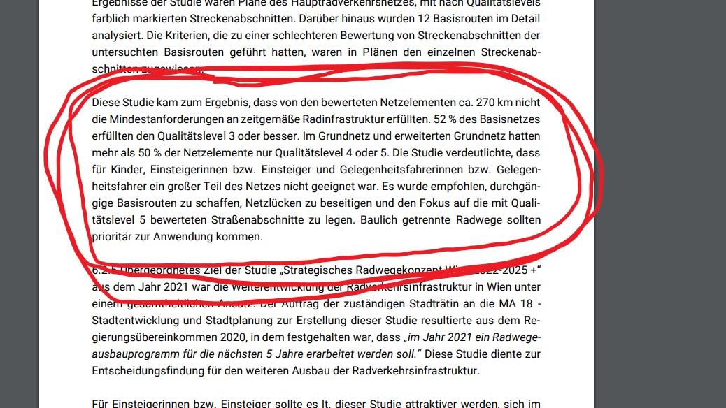 liberda_a's tweet photo. Was es gibt, ist folgendes Urteil einer Radweg-Studie die die Stadt Wien 2020 in Auftrag gegeben hat:
"Die Studie verdeutlichte, dass für Kinder, Einsteiger*innen und Gelegenheitsfahrer*innen ein großer Teil des Netzes (Anm.: Grundnetz u. erw. Grundnetz) nicht geeignet war." https://t.co/qQfz5FvC8S