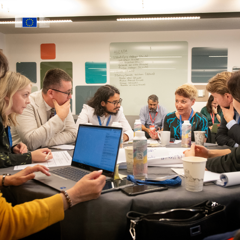 EU_Justice's tweet photo. The 17th European Platform for Roma Inclusion, organised by the @EU_Commission, took place in Brussels.
The meeting focused on Roma equality, inclusion and participation in territorial planning and development @EU_CoR .
#EU4Roma