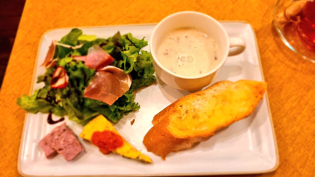RSaky0's tweet photo. 今日のランチ🍴 https://t.co/j5zUmDJrHr