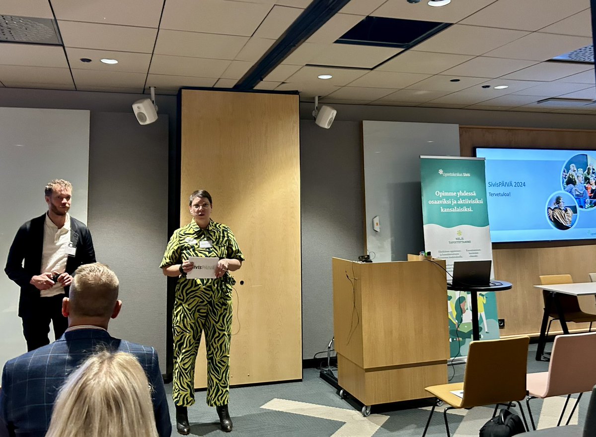 Tänään muutoskyvykkäät järjestöt teemalla #SIVISpäivä - järjestäjänä <a href="/SivisNYT/">Opintokeskus Sivis</a>, kuvassa Siviksen toiminnanjohtaja <a href="/MaritaSalo/">Marita Salo</a> ja toiminnanjohtaja <a href="/RikuEskelinen/">Riku Eskelinen</a> @luontoliitto.

Asiaa oppimisesta ja koulutuksista &amp; oppia muilta järjestöiltä👍

#MuutoskyvykkäätJärjestöt #Koulutus