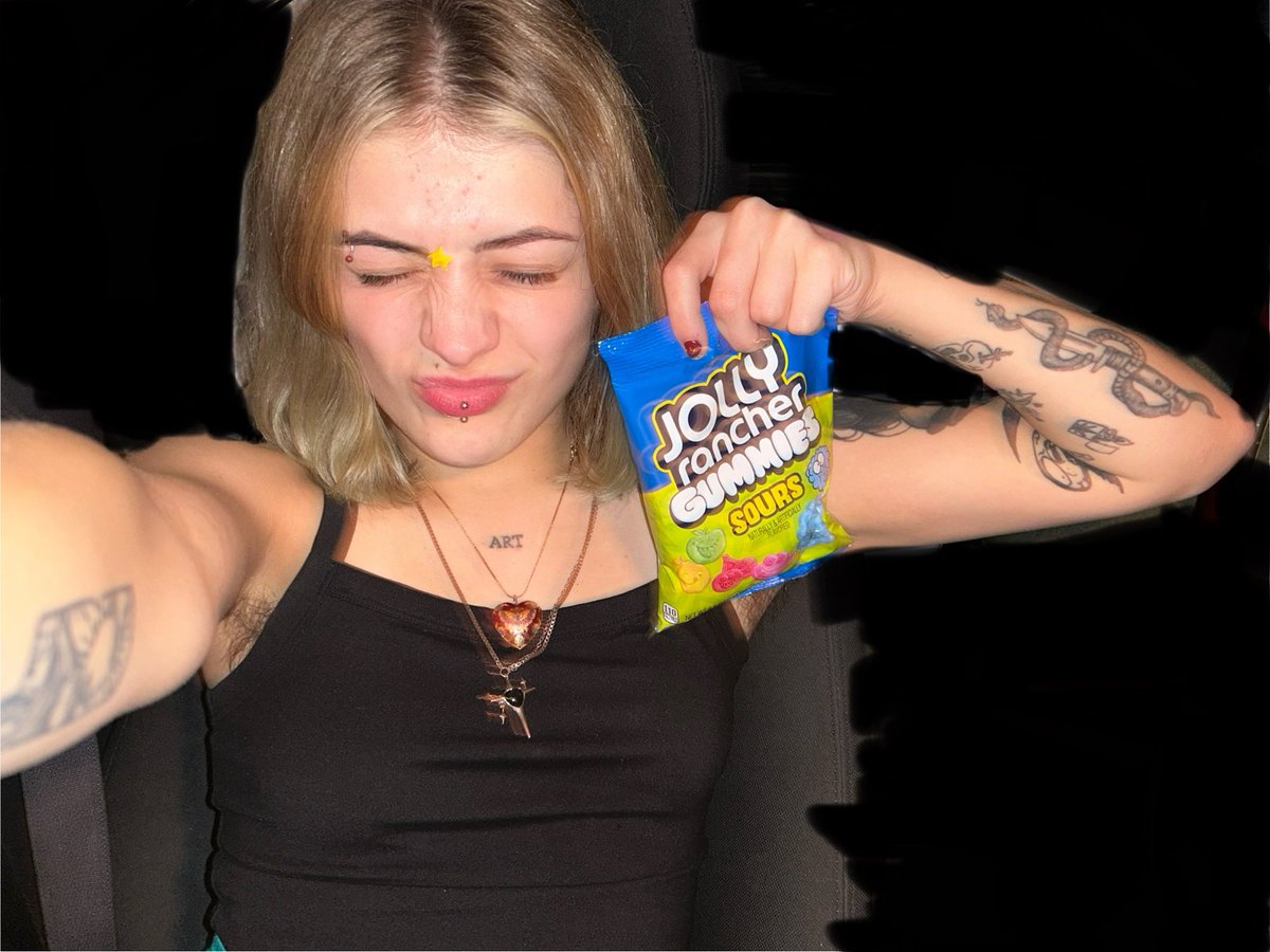 hiii how’s your night i got sour jollyrancher gummies:)👍🏼