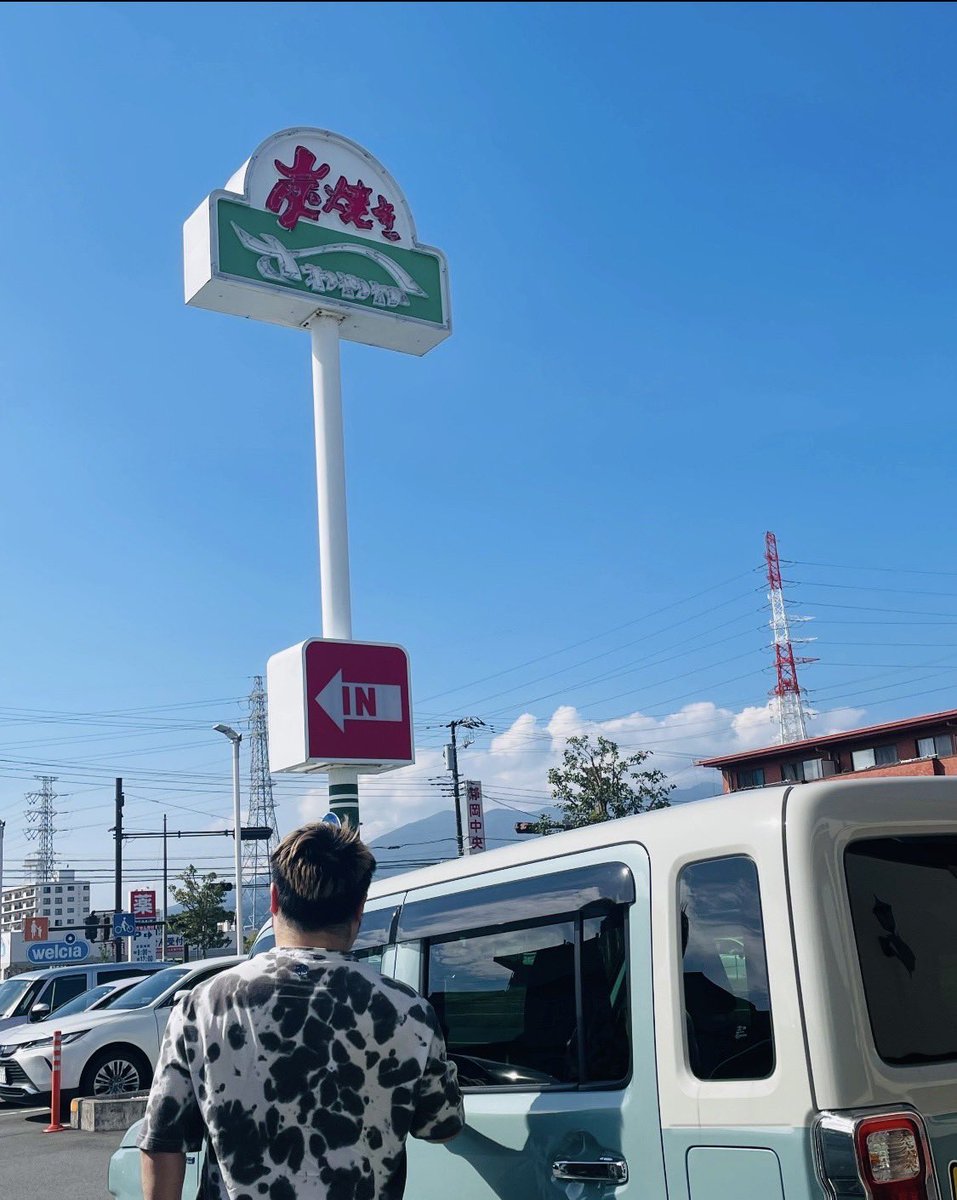 do_tibi's tweet photo. 家族に連れられ急遽さわやかへ
お初で欲張りセット、ハンバーグとステーキのセット！赤身が苦手なのでウェルダンでいただきました🤭
平日の昼過ぎなためスムーズに行けました、美味かった⚡️⚡️⚡️ https://t.co/IJtYeOG57I