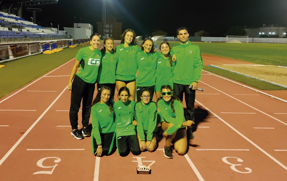 AytoRivas's tweet photo. 🥉 Clasificación histórica para el Campeonato de España de atletismo. El equipo femenino sub 14 del @cdciudadderivas logra el bronce autonómico y el pase para su primera cita estatal. Enhorabuena a Carla, Leire, Lucía, Alejandra, Heba, Ana, Inés y Martina.
https://t.co/R15oDoW4As https://t.co/Q52s2KPybh