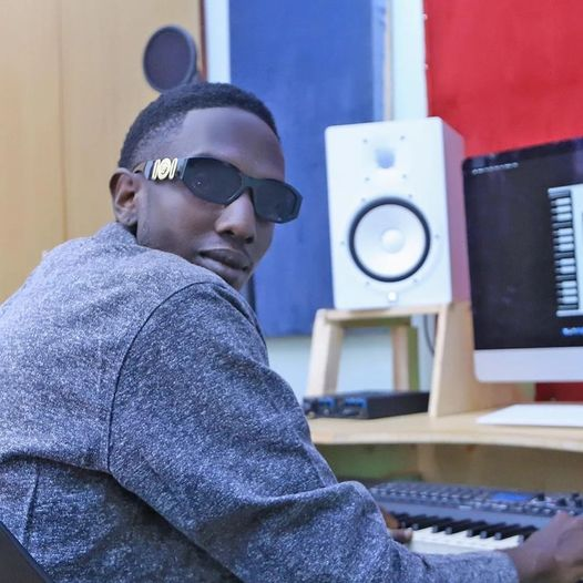 bbstvug's tweet photo. Kitalo! Omukwasi w’ennyimba za ‘Audio’ Skills On Da Beat afudde enkya yaleero mu ddwaliro e Kiruddu. Ono akoze ennyimba nga Cheza Mama ne Pull Up ez’aba Voltage Music, Oli Kuki olwa Dokta Brain ne Sheebah n’endala. Ebisingawo tubireeta mu Pulogulaamu #Kawunyemu360 https://t.co/hM8APRUK02