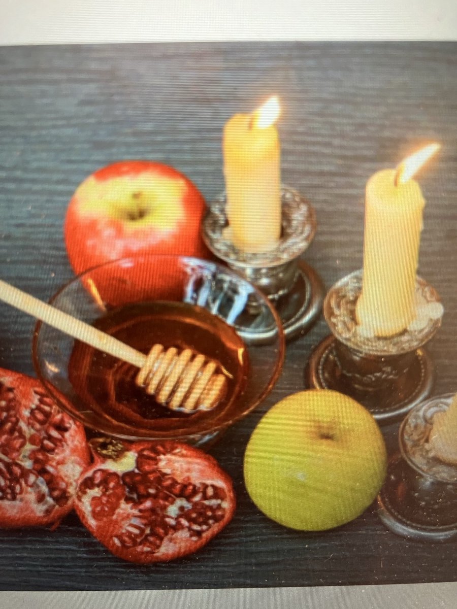 Ce soir, à l’heure vespérale, débuteront les fêtes de #RochHachana.Tous nos vœux à nos frères #Juifs. Nous formulons, en particulier, ceux de Paix et d’Espérance. Avec une pensée pour les #otages. Chana tova !