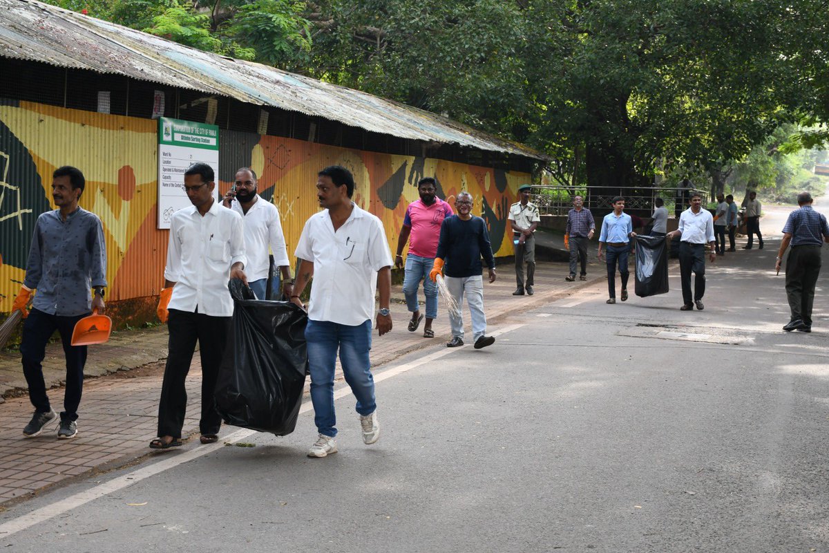 Goa Forest Department (@goaforests) on Twitter photo Van Bhawan officials took to the streets of Main Market, Altinho to spread the message of स्वच्छ Bharat!
<a href="/moefcc/">MoEF&CC</a> <a href="/visrane/">Vishwajit Rane</a> <a href="/SwachhBharatGov/">Swachh Bharat Urban</a> <a href="/PIB_Panaji/">PIB in Goa 🇮🇳</a> Van Bhawan officials took to the streets of Main Market, Altinho to spread the message of स्वच्छ Bharat!
<a href="/moefcc/">MoEF&CC</a> <a href="/visrane/">Vishwajit Rane</a> <a href="/SwachhBharatGov/">Swachh Bharat Urban</a> <a href="/PIB_Panaji/">PIB in Goa 🇮🇳</a>