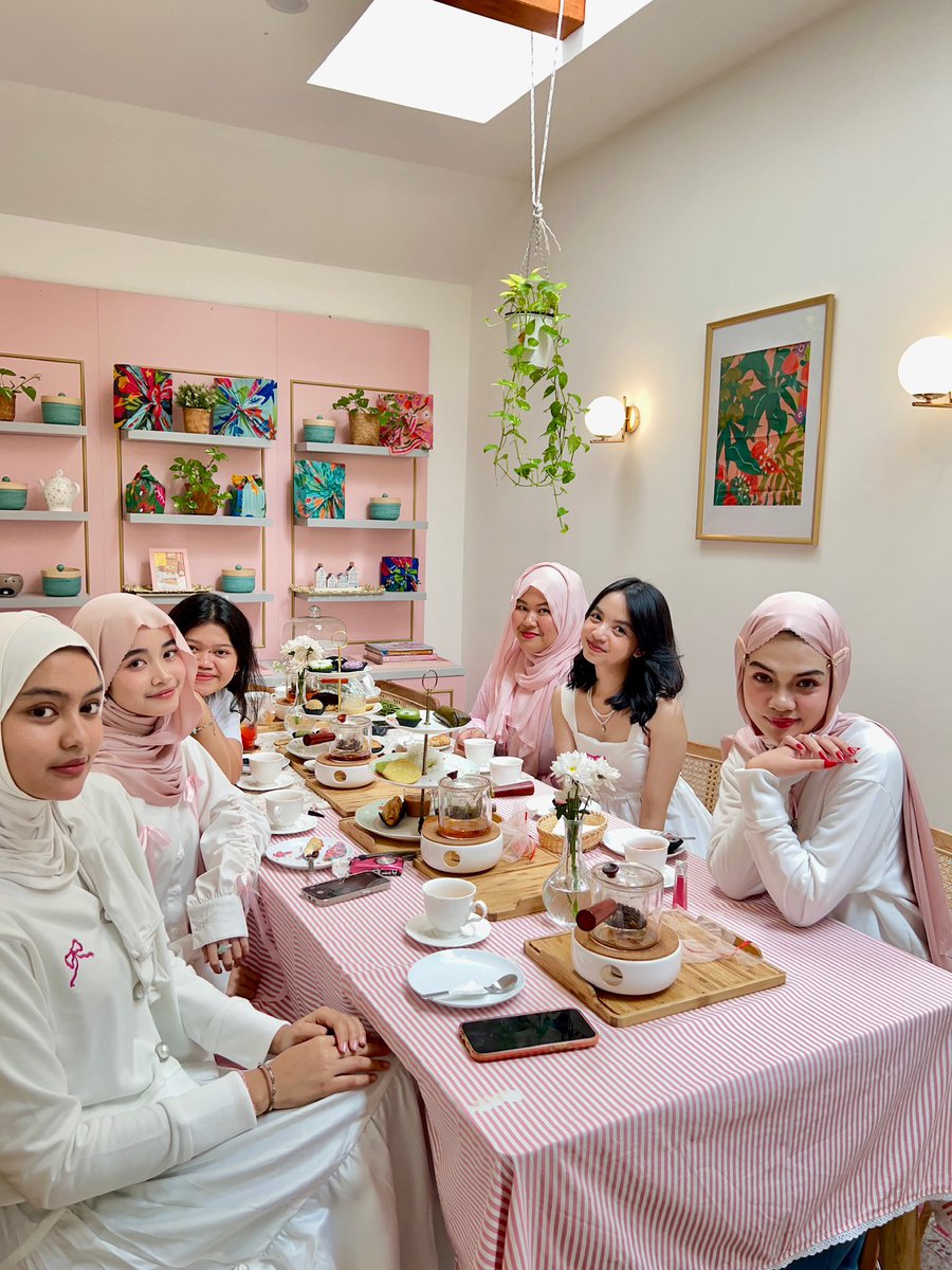 d1e4oli's tweet photo. gadis merona collection 💐💖 https://t.co/IWbrBLWlg6
