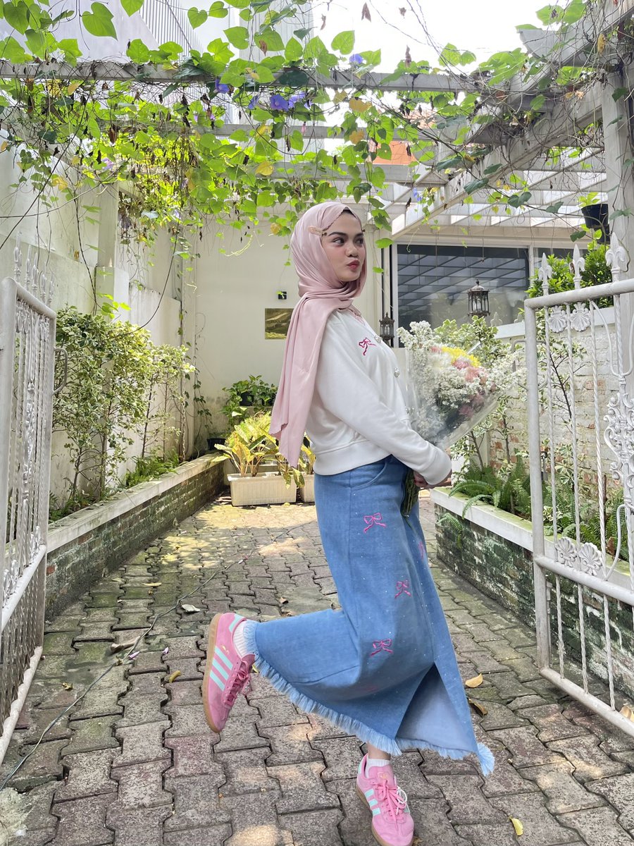 d1e4oli's tweet photo. gadis merona collection 💐💖 https://t.co/IWbrBLWlg6